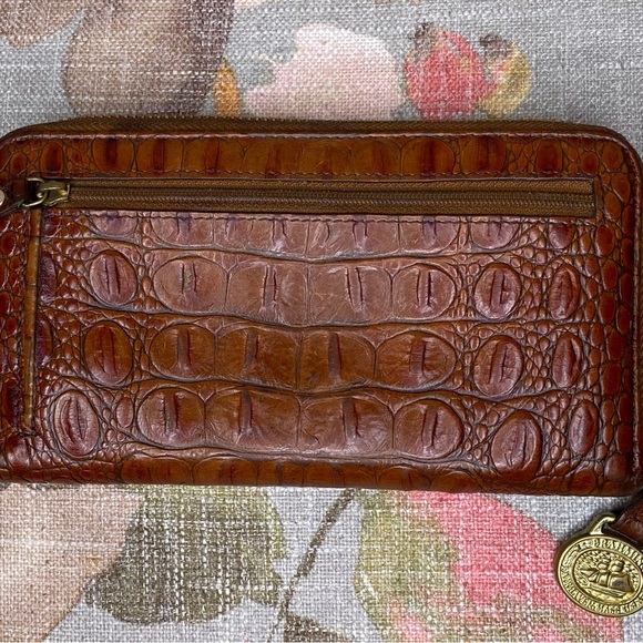 Brahmin Vintage Leather Wallet comes with Original Brahmin Card EUC - Picture 2 of 10